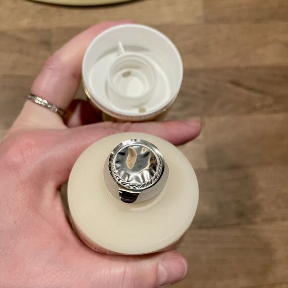 Victoria's Secret Coconut Milk & Rose Calm Hydrating Body Lotion Shea 8 fl oz - Picture 4 of 4